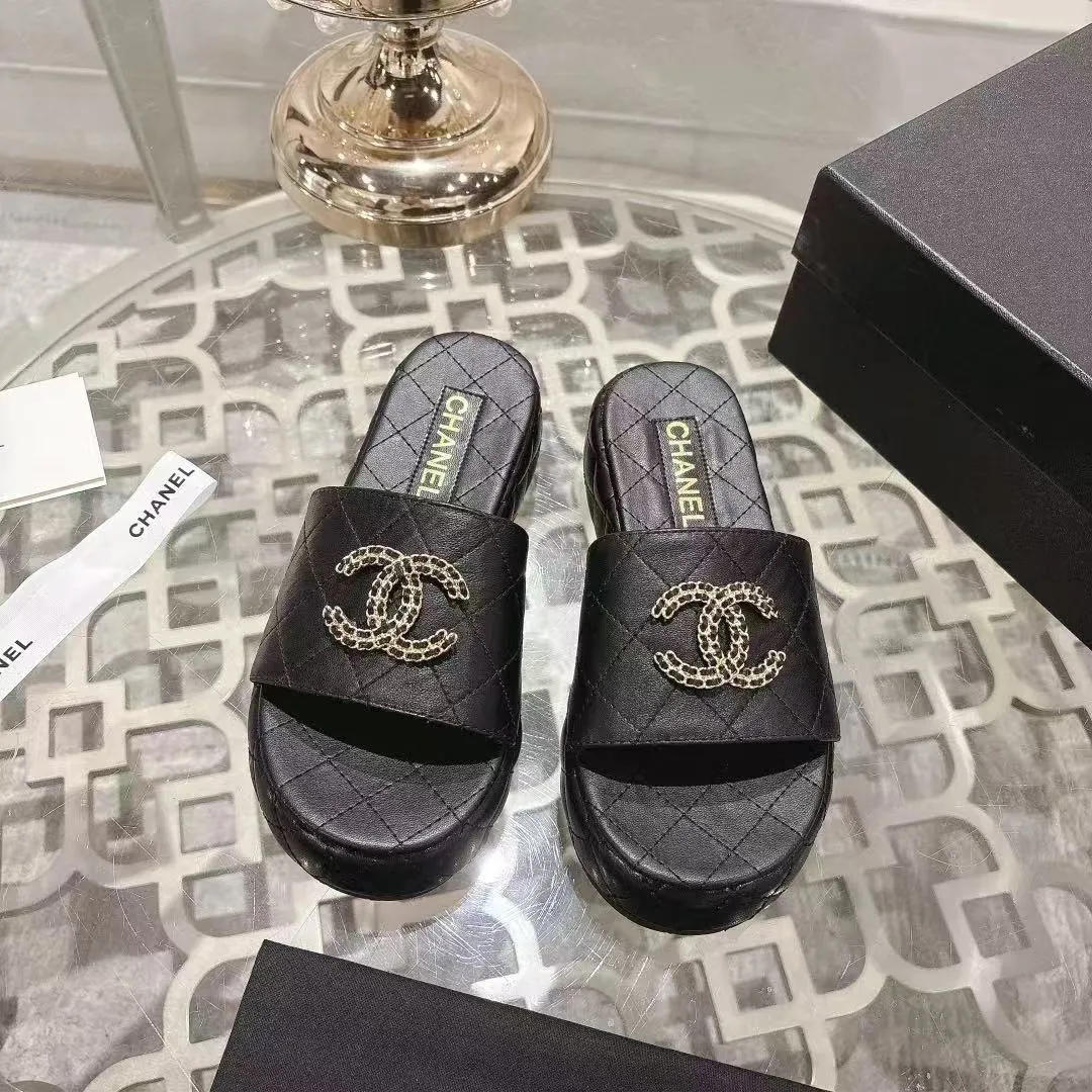 👟👟Ex-factory price 480👟👟 🎉Chanel Chanel 2025 Xiaoxiang C family thick-soled sandals series official website synchronization, classic and elegant, casual wear 🌹🌹🌹🌹Original logo ~ Made of imported sheepskin and C family custom fabrics, a variety of colors for the goddess to choose! ❤️❤️❤️❤️ Code number: 36~40 (35.41.42 customized, non-returnable) Color: 5 colors;